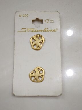 Streamline Gold Lotus Root Cut Out Vintage Buttons